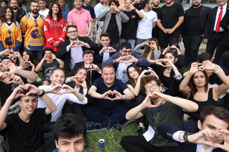 Halkçı projeler devam edecek